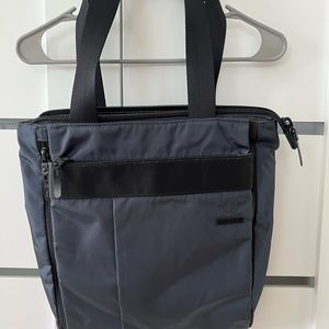 Tumi Tech tote bag. Perfect for laptop, iPad, etc. Like new.